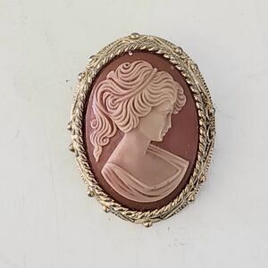 Vintage Signed Sarah Coventry Faux Shell Cameo Gold Tone Setting Brooch Pin